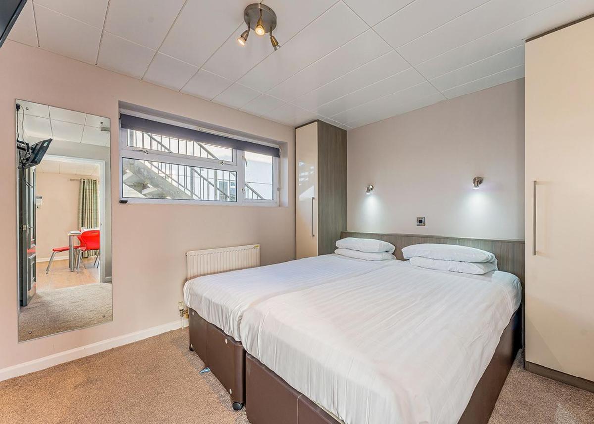 Golden Coast Holiday Park Otel Woolacombe Oda fotoğraf